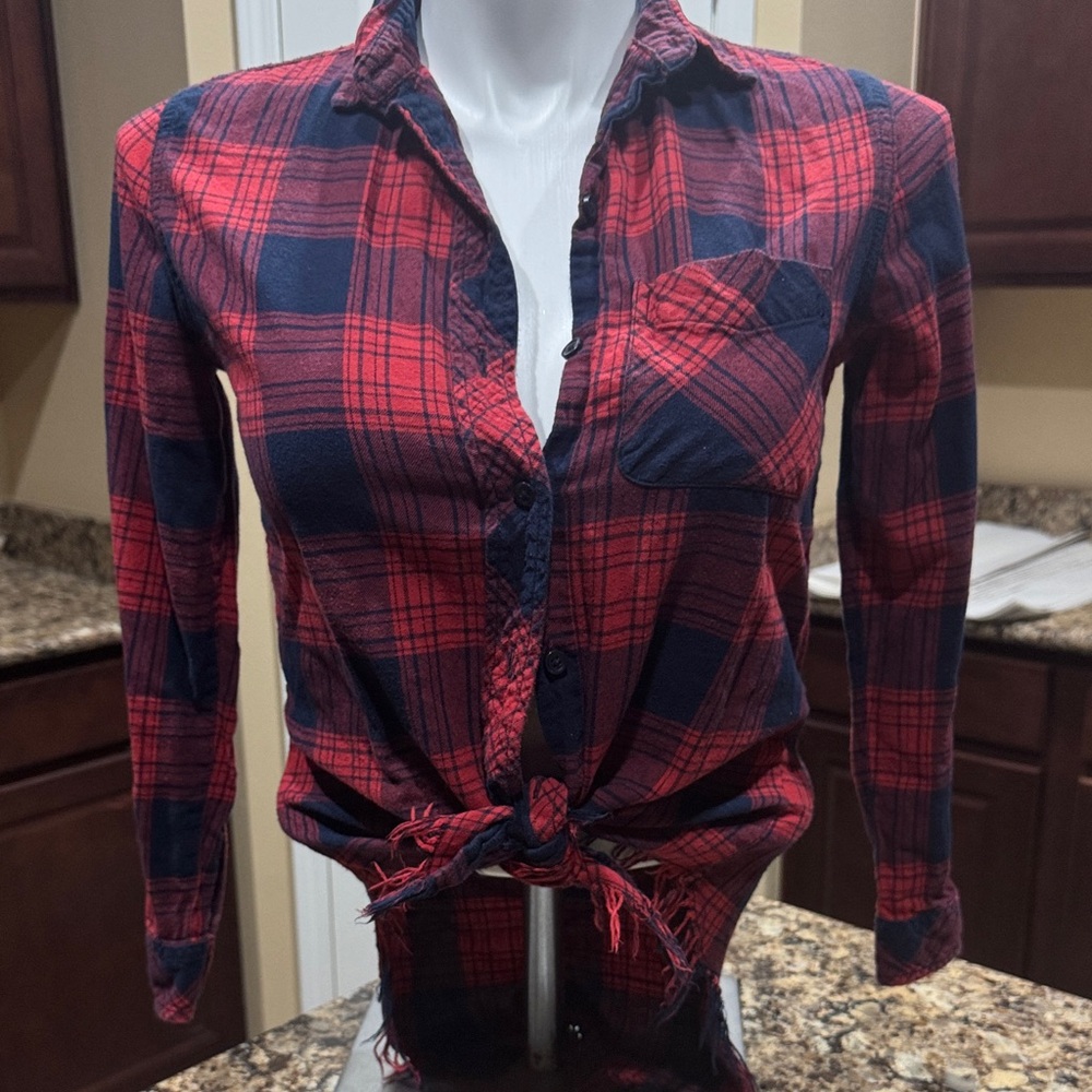 Stylish Red and Blue Plaid Button-Down Shirt - Picture 2 of 3